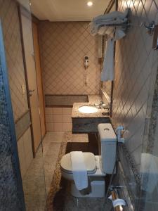 a bathroom with a toilet and a sink at Apart Hotel - Esplanada dos Ministérios - Centro de Brasília in Brasilia