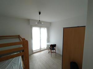 Ένα ή περισσότερα κρεβάτια σε δωμάτιο στο 57 M2 LES PIEDS DANS l EAU Cabourg