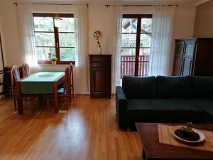 Posedenie v ubytovaní Apartament Bambusowy + 3 fotografie