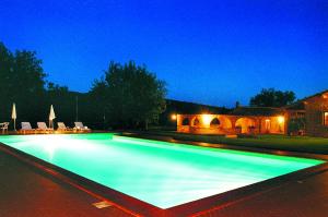 Bazén v ubytování Agriturismo L'Incrociata nebo v jeho okolí