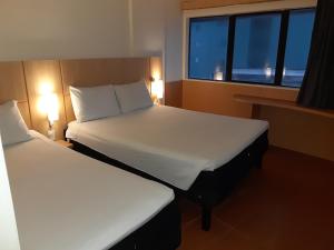 Postel nebo postele na pokoji v ubytování ibis Maceio Pajuçara