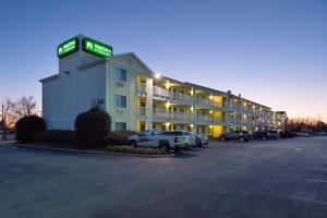 Photo de la galerie de l'établissement HomeTowne Studios by Red Roof Philadelphia - Maple Shade, NJ, à Maple Shade
