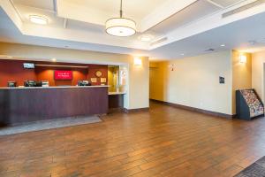 Vstupní hala nebo recepce v ubytování Red Roof Inn PLUS + Phoenix West + 28 fotografií