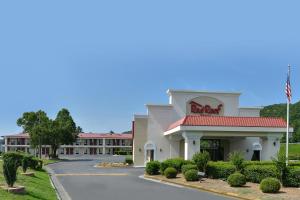 a front view of a hotel with an american flag at Red Roof Inn Dalton in Dalton