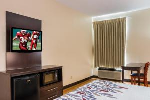TV a/nebo společenská místnost v ubytování Red Roof Inn Dumas
