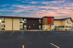 a hotel with a parking lot in front of it at Red Roof Inn Perrysburg in Perrysburg