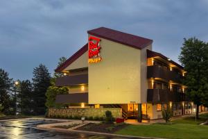 a hotel with a sign on the side of a building at Red Roof Inn PLUS+ Chicago - Willowbrook in Willowbrook