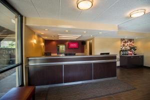 a hotel lobby with a cash register and a bar at Red Roof Inn PLUS+ Chicago - Willowbrook in Willowbrook