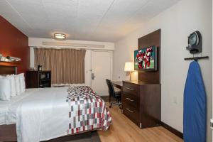 TV a/nebo společenská místnost v ubytování Red Roof Inn Mt Laurel + 18 fotografií