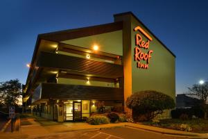 
a large building with a sign on the side of it at Red Roof Inn PLUS+ Chicago - Northbrook/Deerfield in Deerfield
