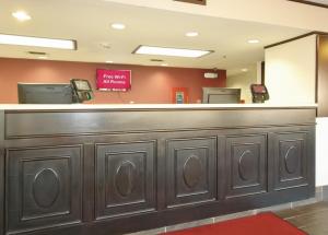Lobby o reception area sa Red Roof PLUS Chicago - Hoffman Estates