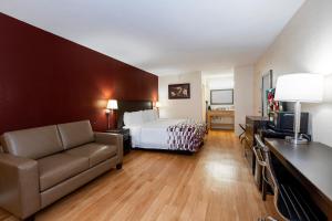 Foto de la galería de Red Roof Inn Knoxville North - Merchants Drive en Knoxville