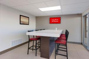 Area bisnis dan/atau ruang konferensi di Red Roof Inn Dayton - Moraine/U of Dayton