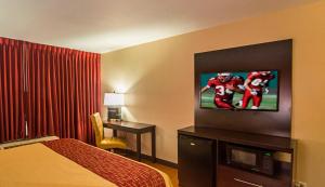 TV a/nebo společenská místnost v ubytování Red Roof Inn Lubbock
