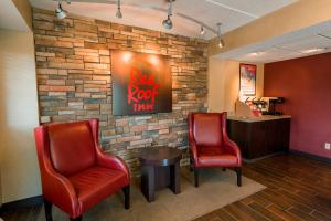 Posezení v ubytování Red Roof Inn Rockford East - Casino District