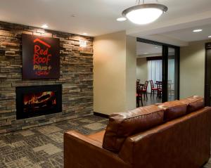 Posezení v ubytování Red Roof Inn PLUS+ & Suites Malone