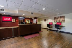Vstupní hala nebo recepce v ubytování Red Roof Inn PLUS+ & Suites Malone