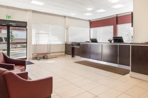 an office with desks and chairs and a lobby at Red Roof Inn Seattle Airport - SEATAC in SeaTac