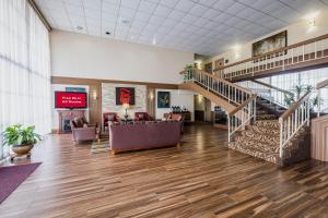 Ο χώρος του λόμπι ή της ρεσεψιόν στο Red Roof Inn Meridian
