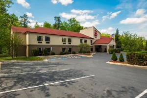 a parking lot in front of a hotel at Red Roof Inn Hendersonville in Hendersonville