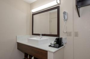 Fotografie z fotogalerie ubytování Red Roof Inn Freehold v destinaci Freehold