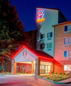 Gallery image of Red Roof Inn PLUS Raleigh Downtown NCSU Conv Center in Raleigh