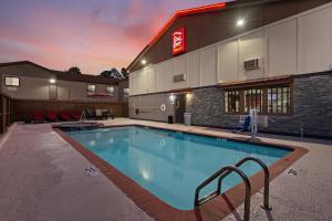The swimming pool at or close to Red Roof Inn PLUS+ Huntsville