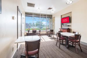 Afbeelding uit fotogalerij van Red Roof Inn Columbus - Grove City in Grove City