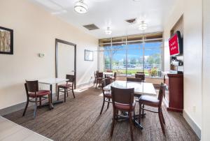 a dining room with tables and chairs and a window at Red Roof Inn Columbus - Grove City in Grove City