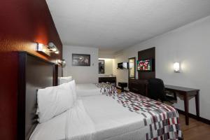 Cama o camas de una habitación en Red Roof Inn Washington DC-Lanham