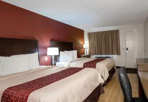 Ένα ή περισσότερα κρεβάτια σε δωμάτιο στο Red Roof Inn Dayton Huber Heights