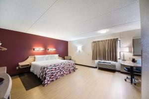 Postel nebo postele na pokoji v ubytování Red Roof Inn Laredo