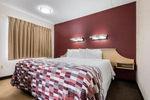 Postel nebo postele na pokoji v ubytování Red Roof Inn Laredo