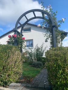 a arch over a walkway in front of a house at Sauerlandblick - Appartement & FeWo Wickede in Wickede (Ruhr)