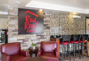 Lounge nebo bar v ubytování Red Roof Inn Hartford - Vernon