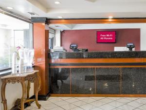 a bar with a sign that reads here wait at a room at Red Roof Inn Hartford - Vernon in Vernon