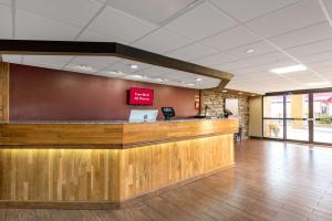 a lobby of a hospital with a reception counter at Red Roof Inn & Suites Pigeon Forge Parkway in Pigeon Forge +28 photos