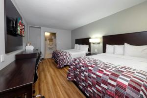 Postel nebo postele na pokoji v ubytování Red Roof Inn Arlington - Entertainment District