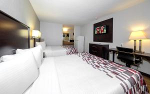 Postel nebo postele na pokoji v ubytování Red Roof Inn Arlington - Entertainment District