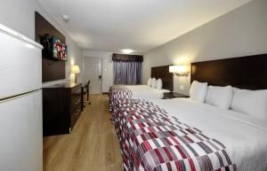 Postel nebo postele na pokoji v ubytování Red Roof Inn Arlington - Entertainment District