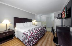 Postel nebo postele na pokoji v ubytování Red Roof Inn Arlington - Entertainment District