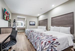 Postel nebo postele na pokoji v ubytování Red Roof Inn Baytown
