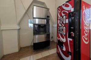 Dapur atau dapur kecil di Red Roof Inn Arlington - Entertainment District