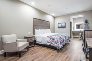 Postel nebo postele na pokoji v ubytování Red Roof Inn Baytown