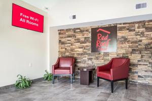 Posezení v ubytování Red Roof Inn Baytown