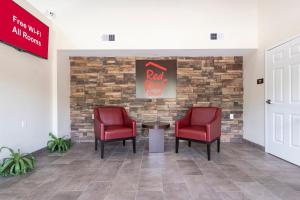 Posezení v ubytování Red Roof Inn Baytown