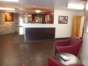 a waiting room with two chairs and a bar at Red Roof Inn Grand Junction in Grand Junction