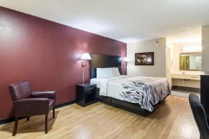 Cama ou camas em um quarto em Red Roof Inn Atlanta - Kennesaw State University