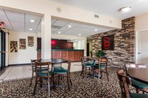 a lobby with tables and chairs and a bar at Red Roof Inn Texarkana in Texarkana