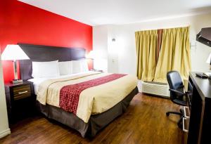 Postel nebo postele na pokoji v ubytování Red Roof Inn Austin - Round Rock